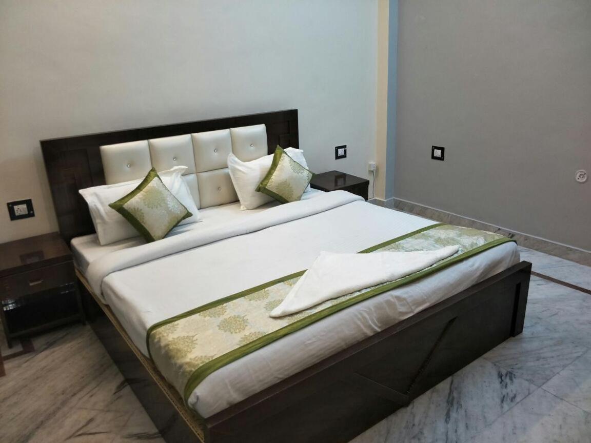 Surabhi Garden Inn Lucknow Eksteriør billede