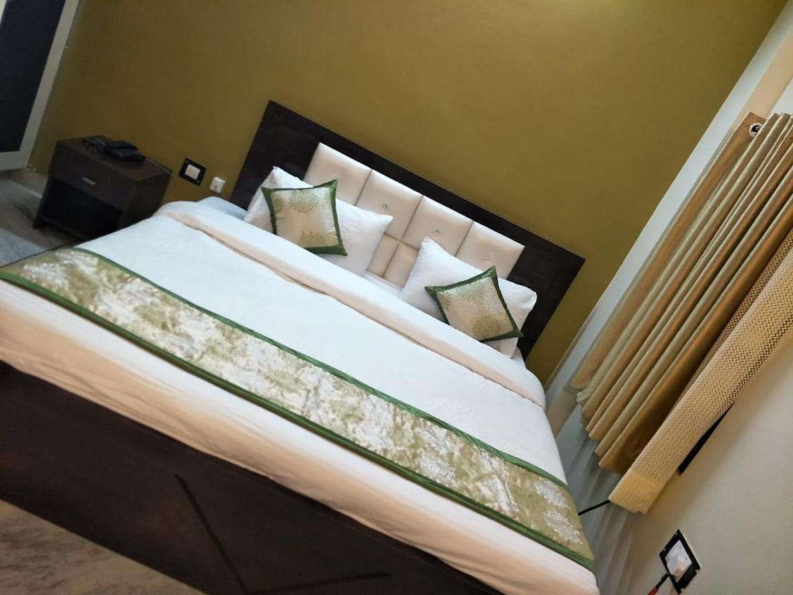 Surabhi Garden Inn Lucknow Eksteriør billede