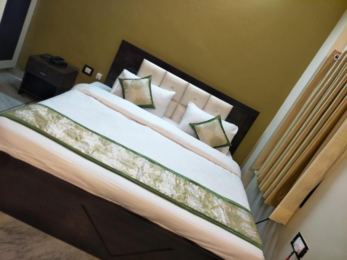 Surabhi Garden Inn Lucknow Eksteriør billede
